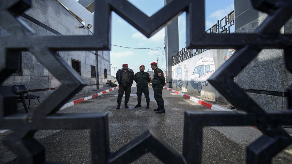 قوات أمن فلسطينية عند معبر رفح الحدودي مع مصر في جنوب قطاع غزة.15 آذار/ مارس 2020.(سعيد خطيب / أ ف ب)