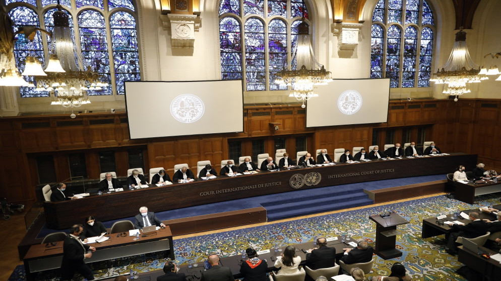صورة أرشيفية لأعضاء محكمة العدل الدولية خلال جلسة سابقة. (محكمة العدل الدولية)