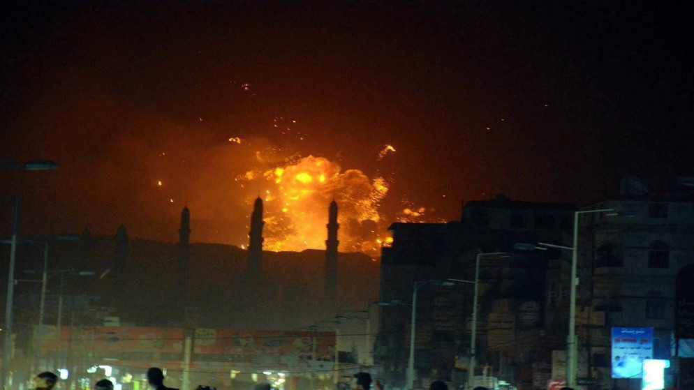 صورة متداولة عن ضربات أميركية وبريطانية على اليمن.