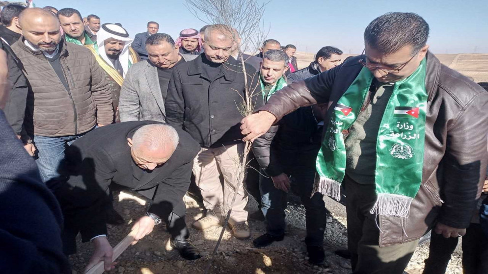 رئيس الديوان الملكي الهاشمي يوسف العيسوي يرعى الاحتفال الرسمي بيوم الشجرة، الذي أقيم في غابة اليوبيل الفضي بلواء القطرانة بمحافظة الكرك. (بترا)