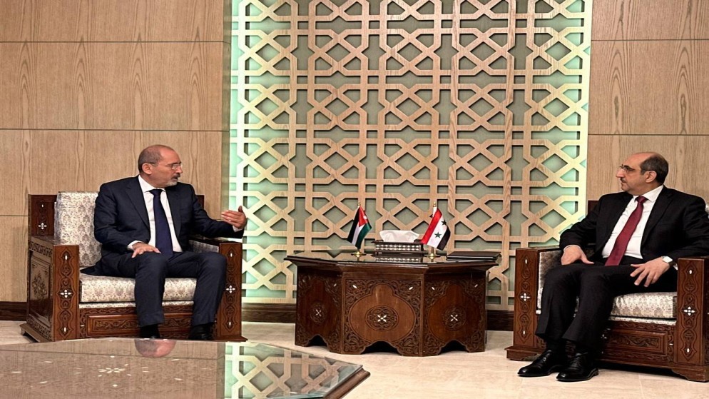 نائب رئيس الوزراء وزير الخارجية وشؤون المغتربين أيمن الصفدي (يسار) يلتقي بوزير الخارجية والمغتربين السوري بسام الصباغ. دمشق. 20 تشرين الأول/أكتوبر 2024. (المملكة)
