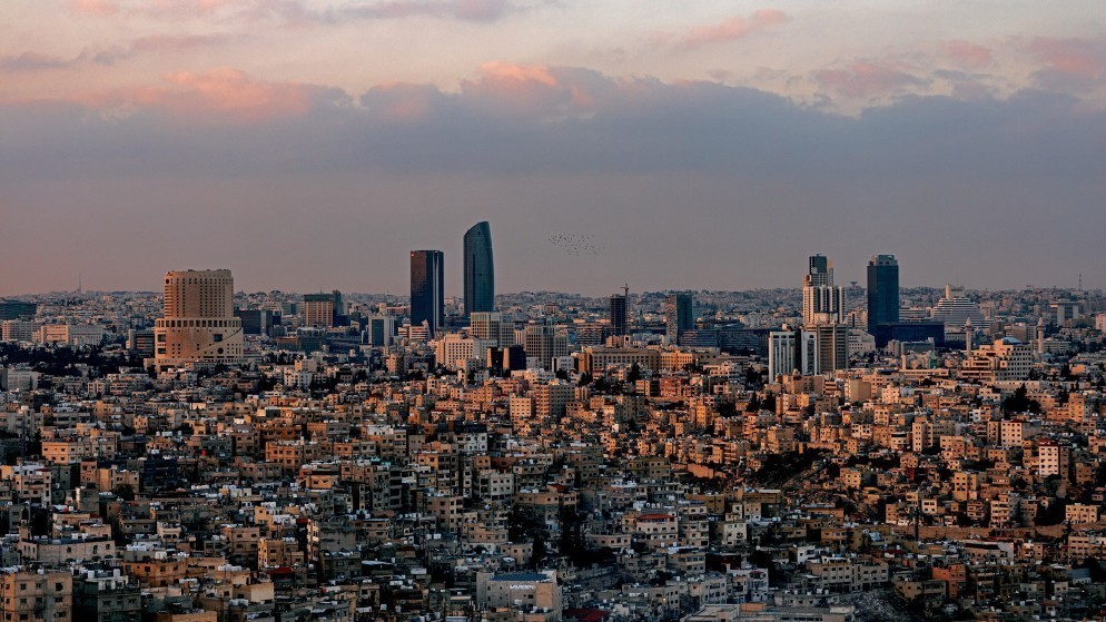 منظر عام للعاصمة الأردنية عمّان خلال أجواء لطيفة. (istockphoto)