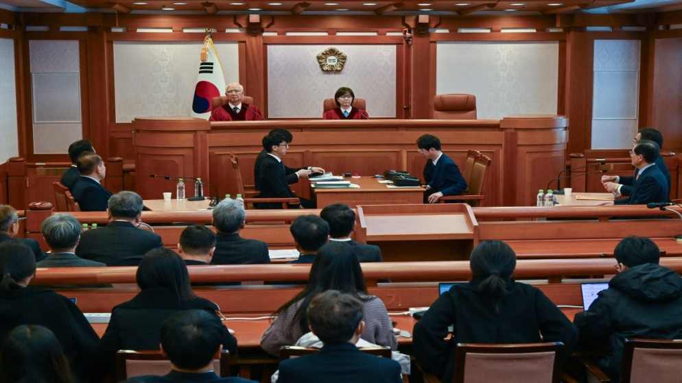 قاضية المحكمة الدستورية لكوريا الجنوبية خلال الجلسة التحضيرية الأولى للمحاكمة بشأن صحة عزل الرئيس يون سوك في 27 كانون الأول 2024. ( أ ف ب)