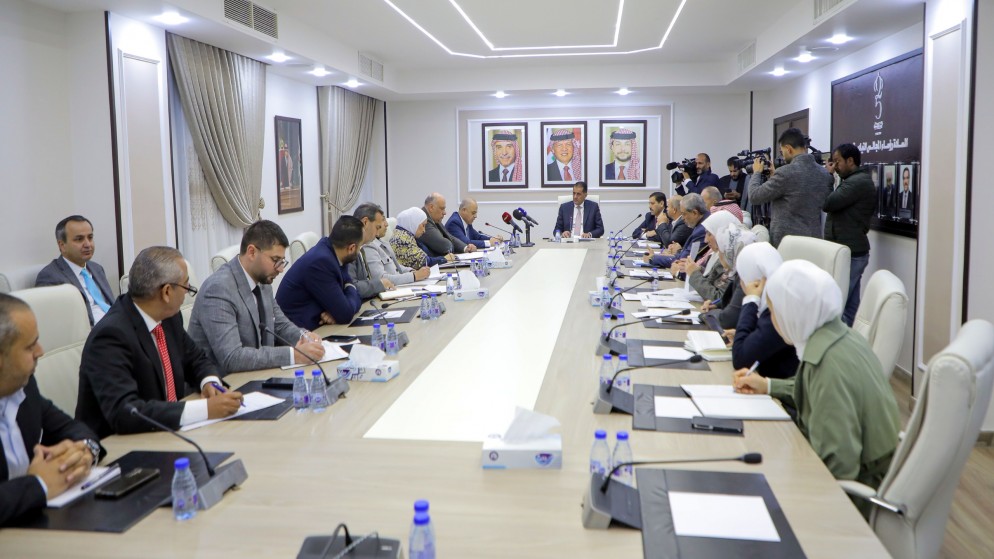 اللجنة الإدارية النيابية خلال اجتماع لمناقشة نظام إدارة الموارد البشرية في القطاع العام والتعديلات المقترحة على نظام الخدمة المدنية. (مجلس النواب)