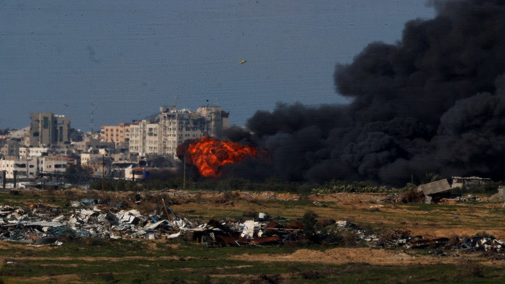 دخان يتصاعد من شمال غزة في ظل الحرب الإسرائيلية على قطاع غزة، 31 كانون الثاني/يناير 2024. (رويترز)