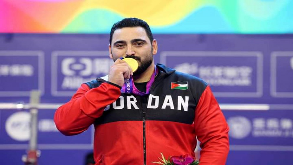 لاعب المنتخب الوطني البارالمبي لرفع الأثقال عبد الكريم خطاب. (بترا)