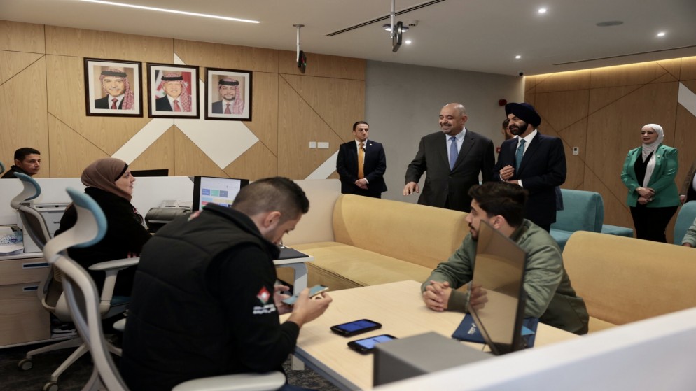 رئيس مجموعة البنك الدولي أجاي بانغا خلال زيارته لمركز الخدمات الحكومي. المقابلين. 11 شباط 2024. (صلاح ملكاوي /المملكة)