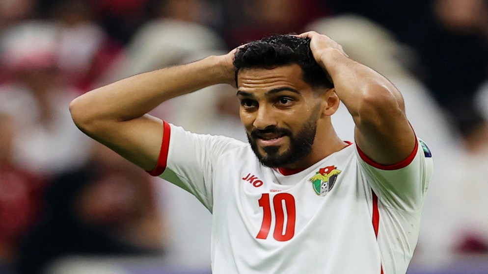 جناح المنتخب الوطني لكرة القدم موسى التعمري خلال المباراة النهائية في كأس آسيا. (رويترز)