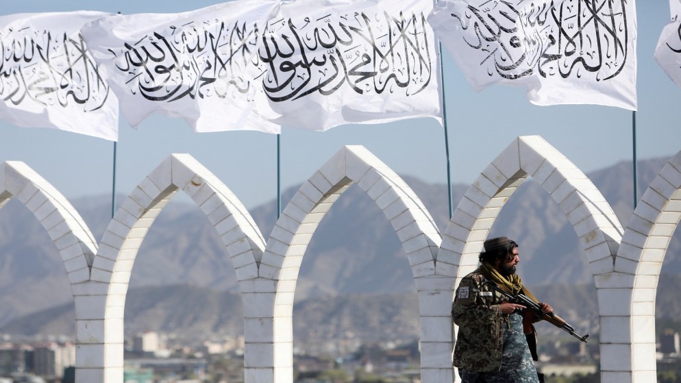 علم طالبان في كابل بأفغانستان .31 مارس آذار 2022. (رويترز)