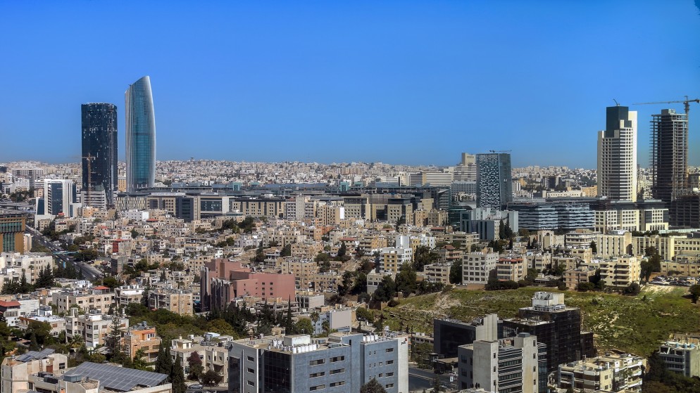 صورة توضيحية لأبنية وطرق رئيسية في العاصمة عمّان. (istockphoto)