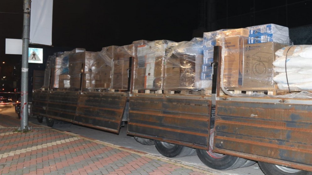 وصول 12 شاحنة مساعدات ترافق مرتبات المستشفى الميداني الأردني نابلس/2 وصول 12 شاحنة مساعدات ترافق مرتبات المستشفى الميداني الأردني نابلس/2