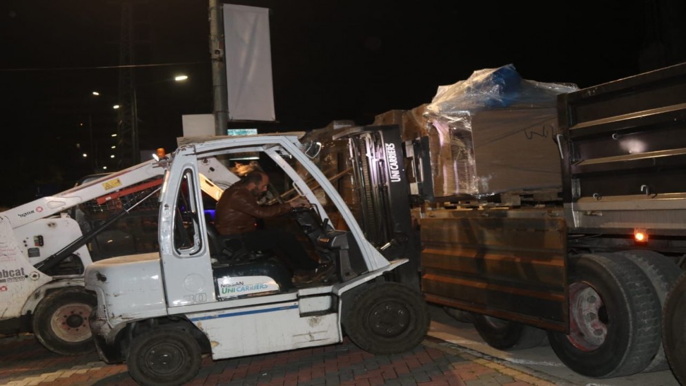 وصول 12 شاحنة مساعدات ترافق مرتبات المستشفى الميداني الأردني نابلس/2 وصول 12 شاحنة مساعدات ترافق مرتبات المستشفى الميداني الأردني نابلس/2