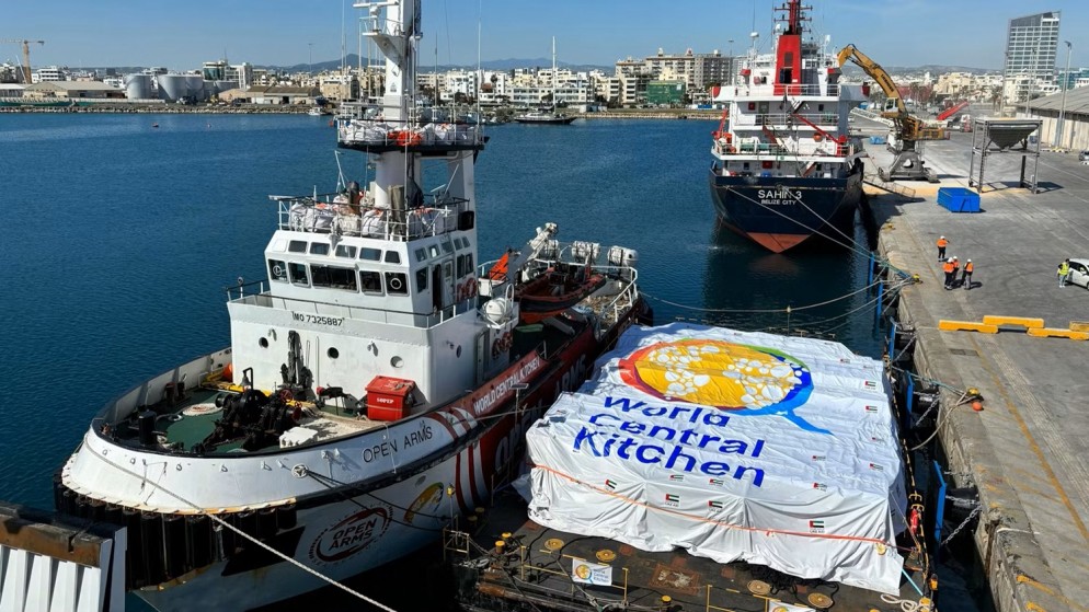 سفينة إنقاذ في ميناء لارنكا في قطاع غزة تحمل مساعدات إلى قطاع غزة. (وورلد سنترال كيتشن)