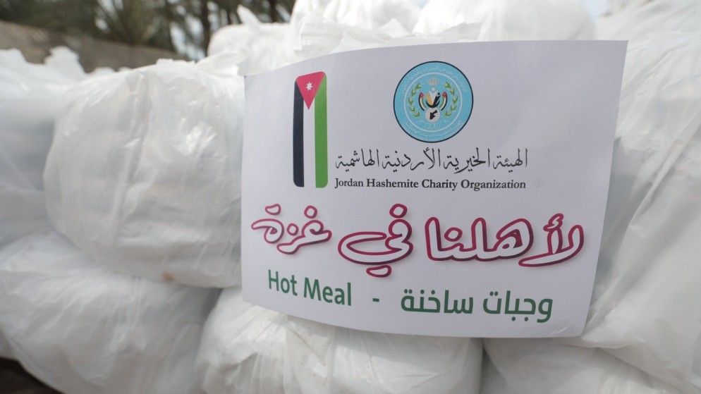 وجبات غذائية توزعها الهيئة الخيرية الهاشمية الأردنية في قطاع غزة. (الهيئة الخيرية الهاشمية)