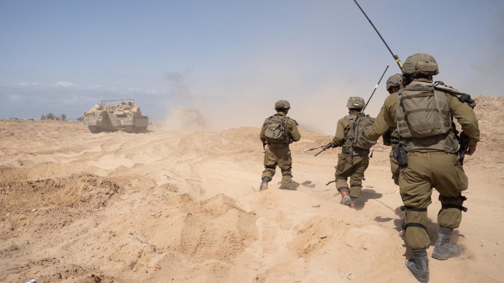 جنود في جيش الاحتلال الإسرائيلي خلال توغلهم في قطاع غزة. (رويترز)