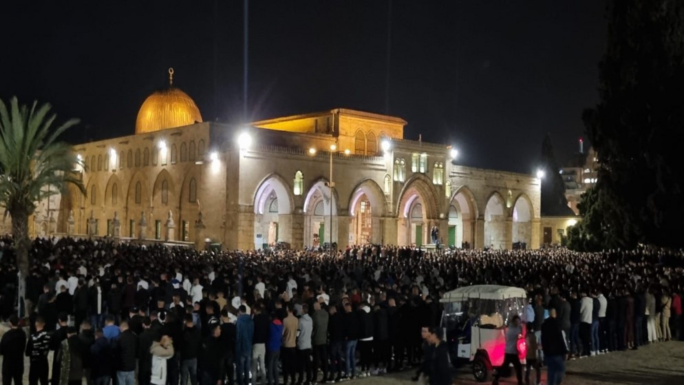 مصلون في باحة المسجد الأقصى في القدس المحتلة. (محافظة القدس الشريف)
