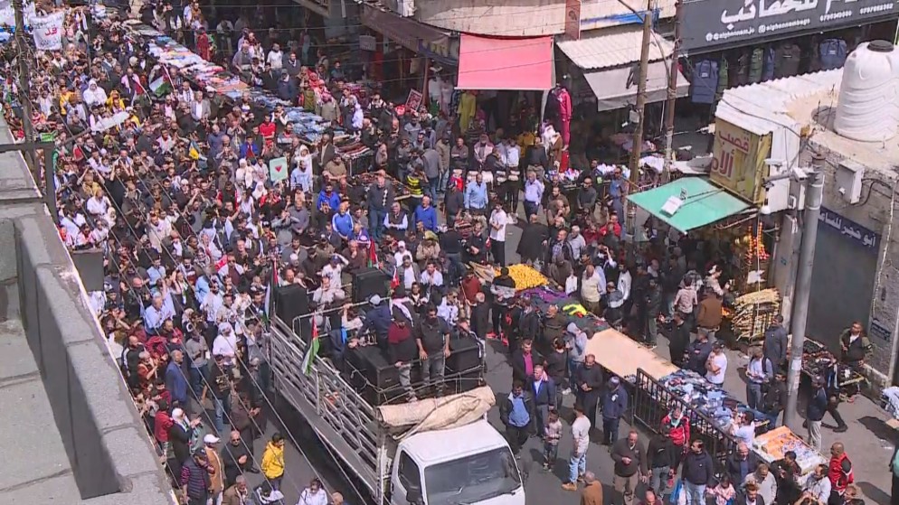 جانب من مسيرة تضامنية مع قطاع غزة في وسط البلد في عمّان. (المملكة)