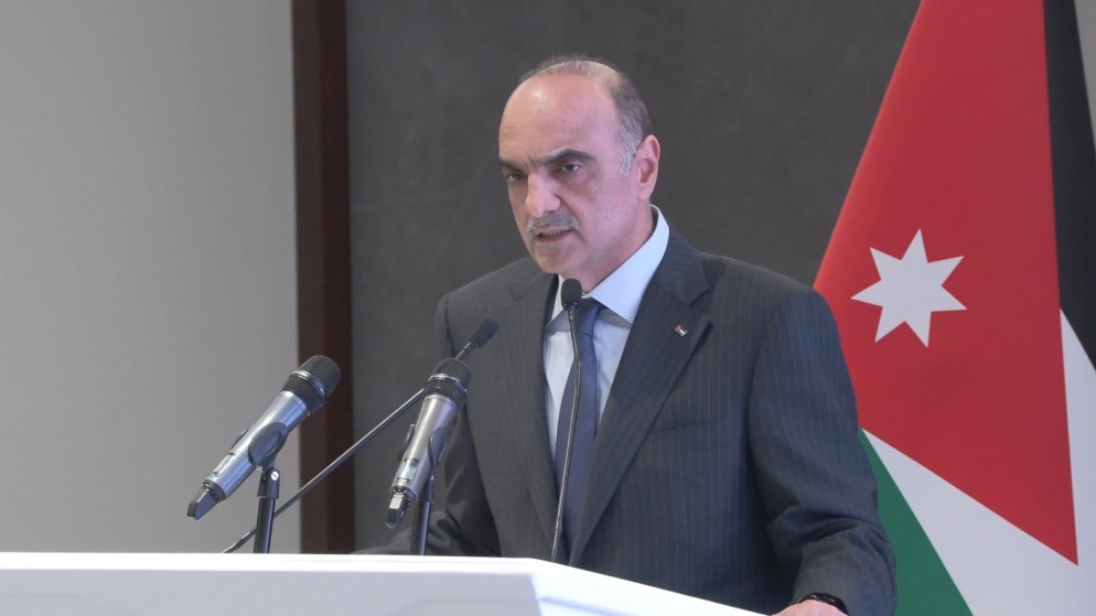 رئيس الوزراء بشر الخصاونة خلال رعايته إطلاق النُّسخة الثَّانية من مبادرة البنوك لدعم جهود وزارة التَّنمية الاجتماعيَّة. (رئاسة الوزراء)