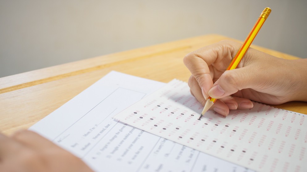 نموذج إجابة لامتحان للغة الإنجليزية. (shutterstock)