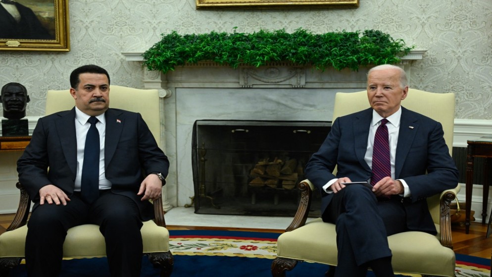الرئيس الأميركي جو بايدن (يمين) يلتقي برئيس وزراء العراق محمد شياع السوداني (يسار). البيت الأبيض. واشنطن. 15 نيسان/ أبريل 2024. (أ ف ب)