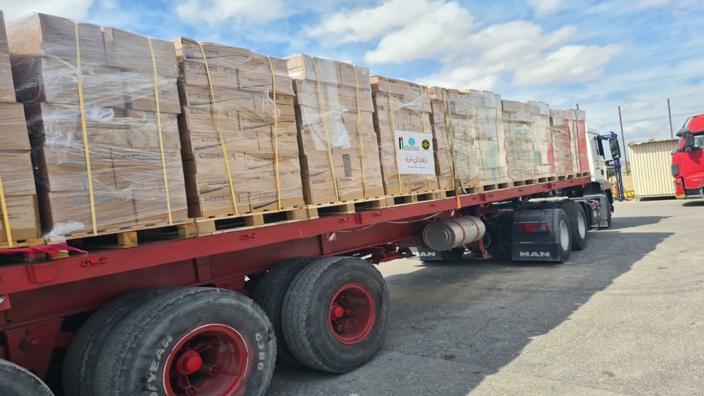 شاحنة أردنية تحمل مساعدات لإرسالها إلى قطاع غزة. (الهيئة الخيرية الأردنية الهاشمية)