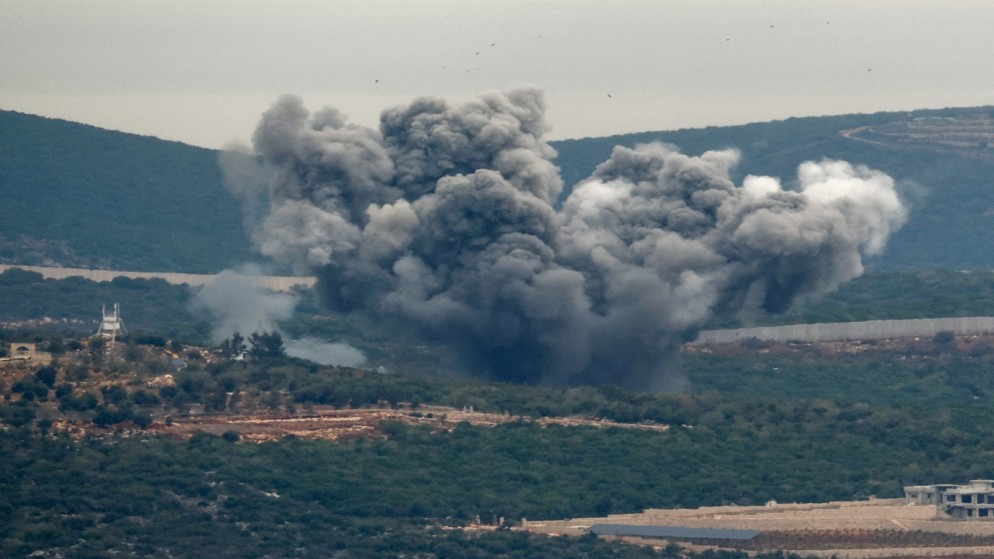 دخان يتصاعد عقب غارة إسرائيلية على لبنان، 12 تشرين الثاني 2023. (رويترز)