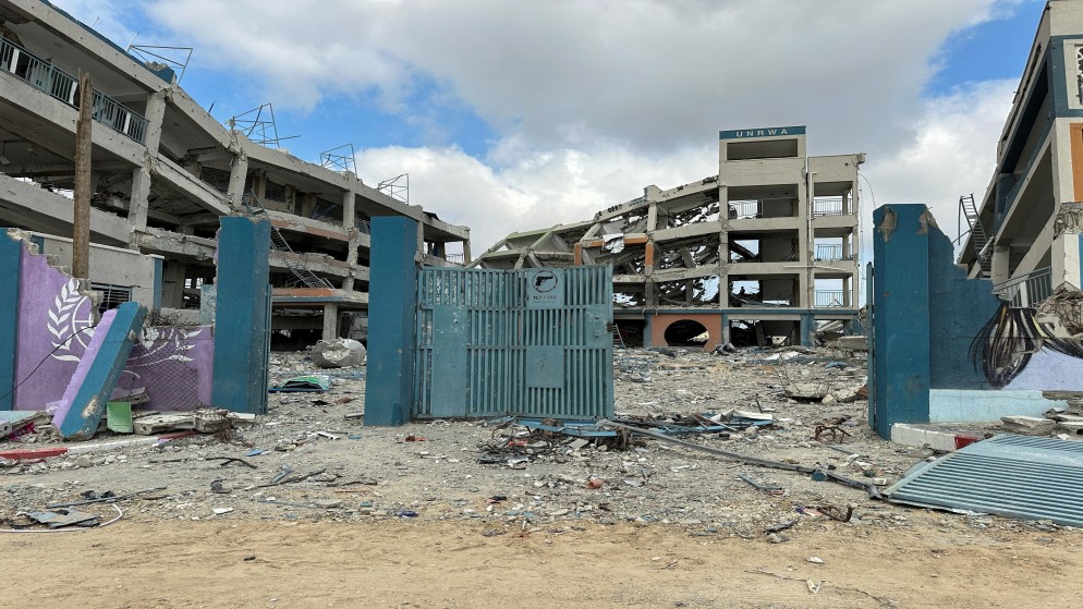 صورة لمدرسة تابعة لوكالة "أونروا" في خان يونس في جنوب قطاع غزة. (رويترز)