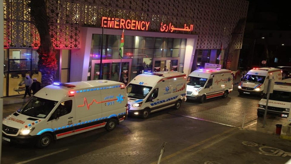 سيارات إسعاف تصطف أمام مدخل للطوارئ (مديرية الأمن العام).