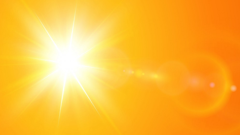 صورة توضيحية لأشعة الشمس الحارة. (istockphoto)