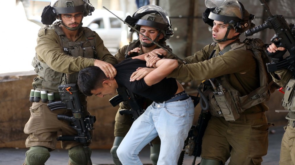 صورة أرشيفية لجيش الاحتلال الإسرائيلي خلال تنفيذ حملة اعتقالات في الضفة الغربية المحتلة. (وفا)