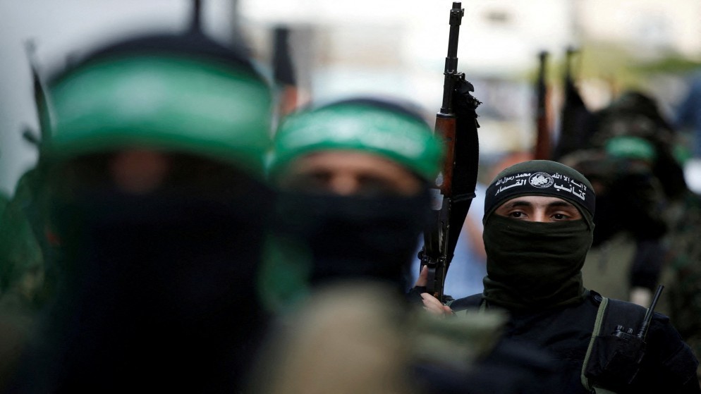 عناصر من كتائب عز الدين القسام الذراع العسكرية لحركة حماس. (رويترز)