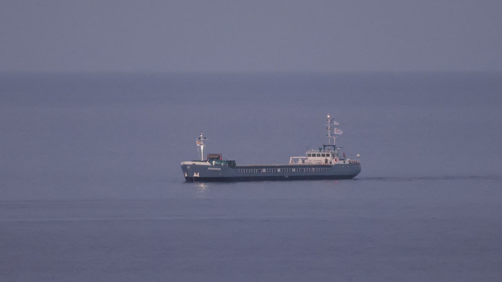 سفينة الشحن جنيفر المحملة بالمساعدات الإنسانية تقترب من العودة لميناء لارنكا بعد إيقاف مهمة إيصال المساعدات الإنسانية إلى غزة، 3 نيسان/أبريل 2024. (رويترز)