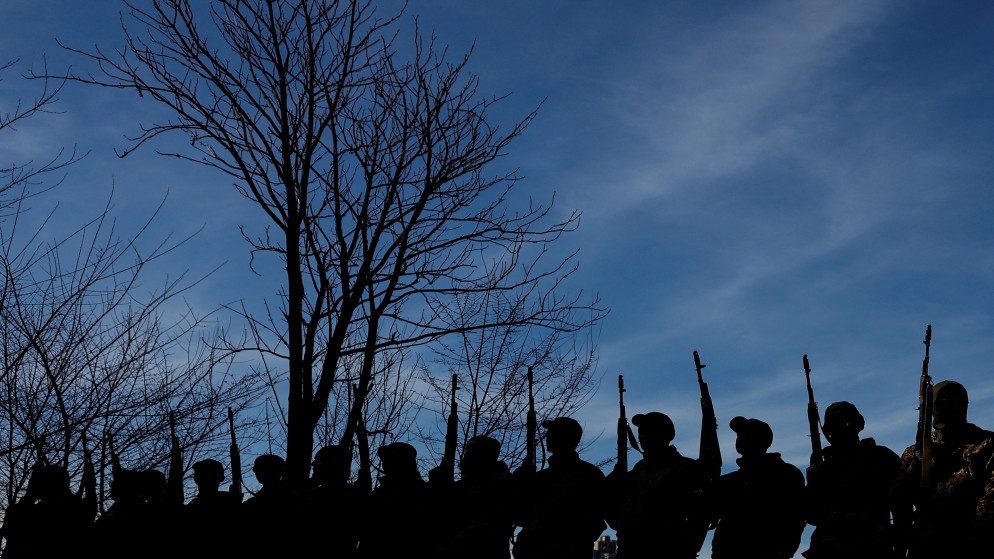 مجندون يطمحون للانضمام إلى لواء الجيش الأوكراني في أثناء مشاركتهم في دورة عسكرية في كييف، 27 آذار/ مارس 2024. (رويترز)