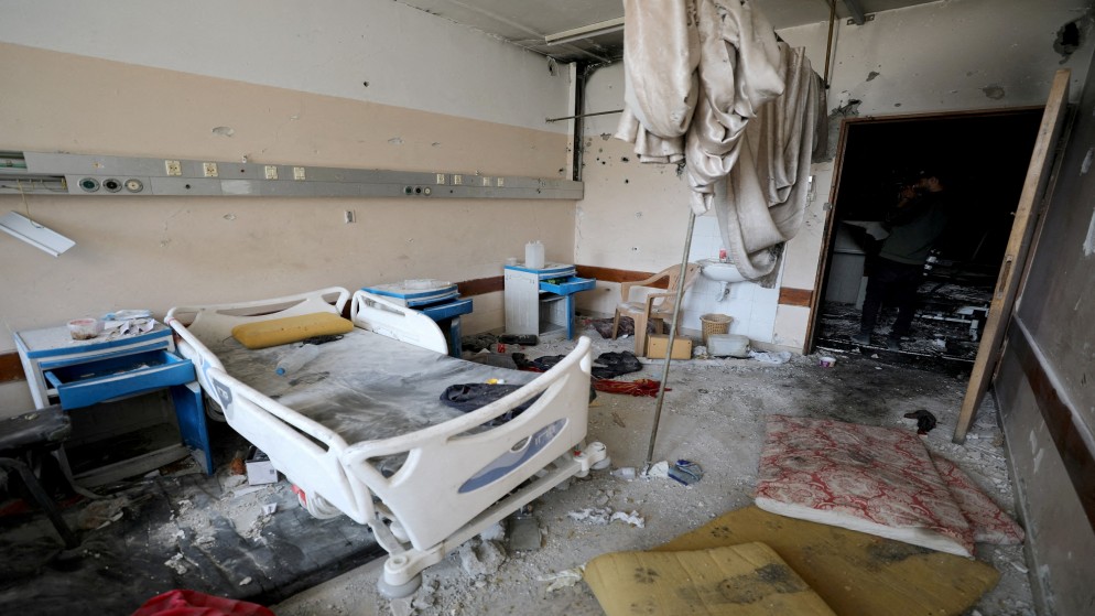 مستشفى الشفاء المتضرر من تدمير القوات الإسرائيلية له مما أدى لإخراجه عن الخدمة في مدينة غزة .8 أبريل 2024. (رويترز)