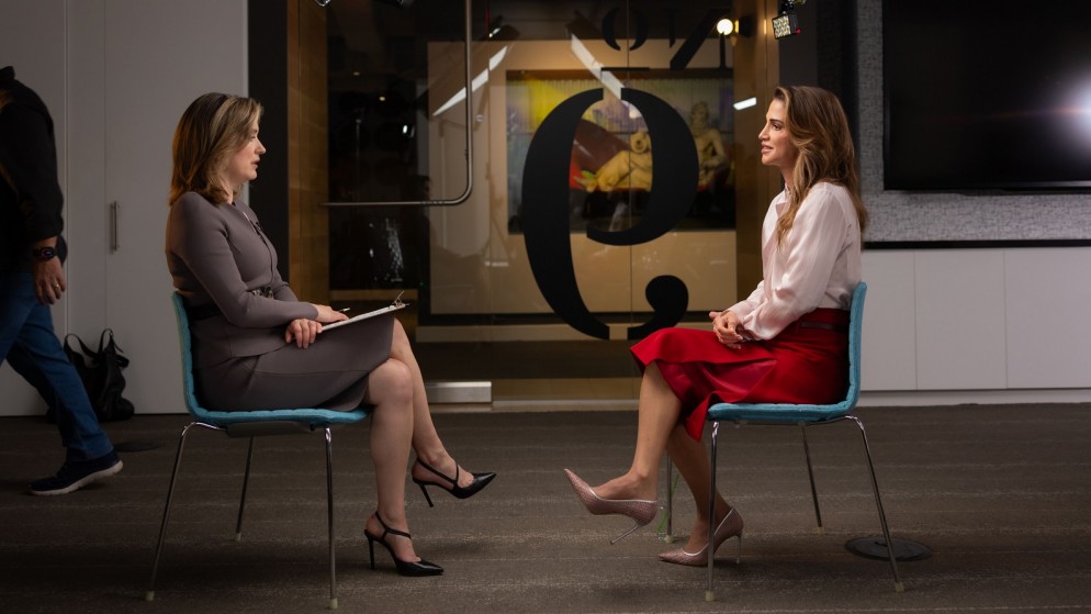 جلالة الملكة رانيا العبدالله خلال مقابلة تلفزيونية على شبكة سي بي إس في نيويورك. (الديوان الملكي الهاشمي)