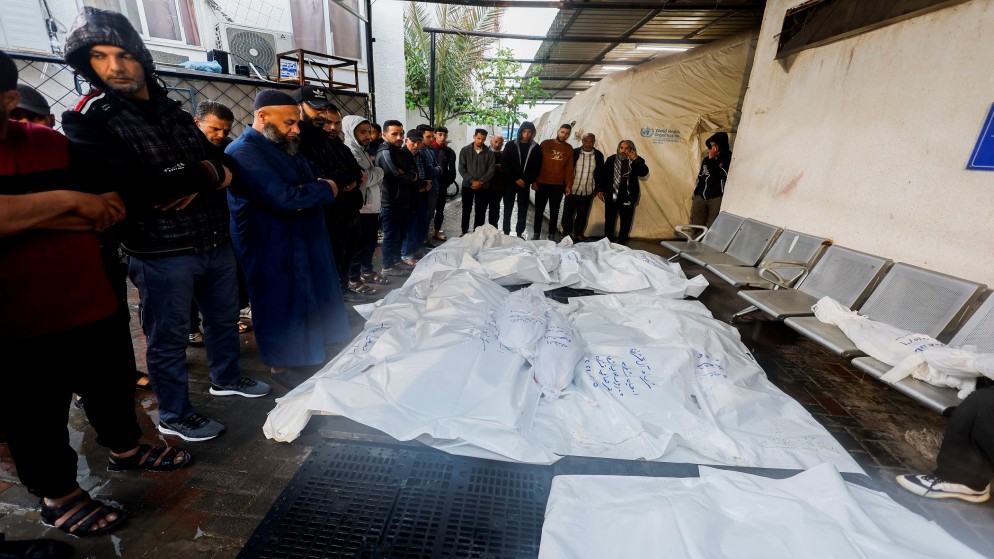 جثامين لشهداء فلسطينيين في مستشفى في رفح. (رويترز)