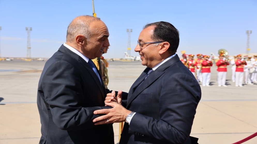 رئيس الوزراء بشر الخصاونة يصل إلى القاهرة على رأس الوفد الأردني المشارك في اجتماعات اللجنة العليا الأردنية - المصرية المشتركة. (بترا)