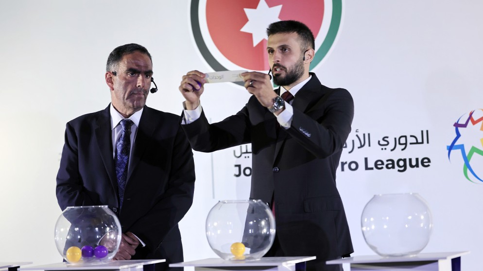 جانب من سحب قرعة بطولتي درع الاتحاد ودوري المحترفين لكرة القدم. (اتحاد كرة القدم)