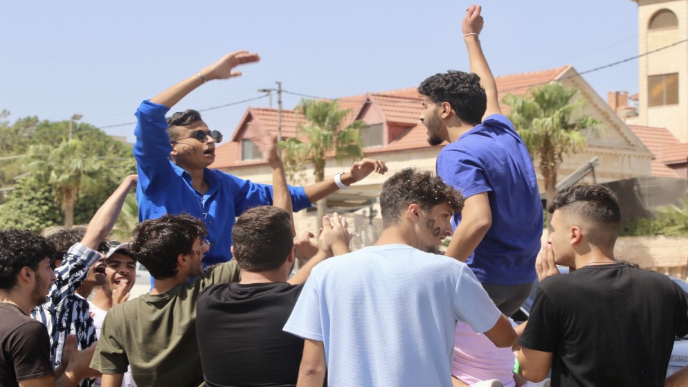 احتفال طلبة في عمّان بعد إعلان نتائج التوجيهي. (صلاح ملكاوي / المملكة)