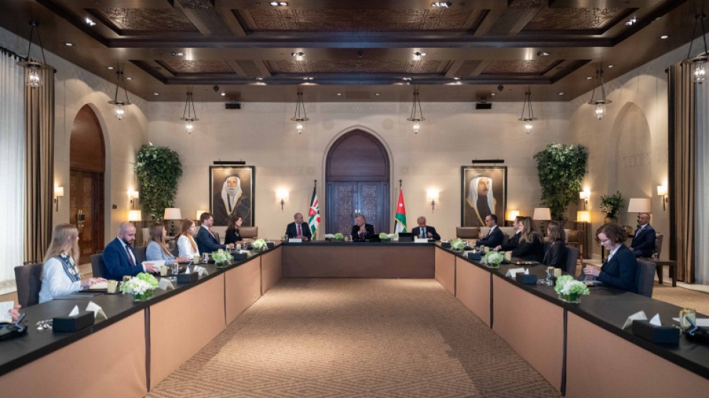جلالة الملك عبدالله الثاني يستقبل وفدا من مساعدي أعضاء الكونغرس الأمريكي