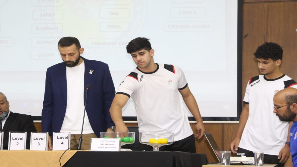 جانب من سحب قرعة البطولة الآسيوية الـ 10 لمنتخبات الناشئين لكرة اليد في عمّان. (الاتحاد الأردني لكرة اليد)