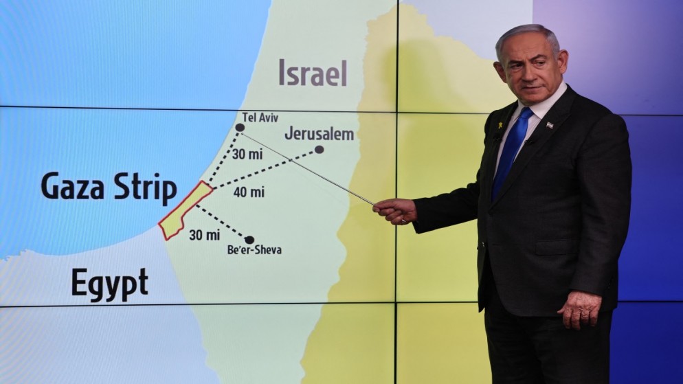 رئيس الوزراء الإسرائيلي بنيامين نتنياهو يصرح أن إسرائيل من أصغر الدول في الكوكب وهي تمتد من نهر الأردن إلى البحر الأبيض المتوسط. (أ ف ب)