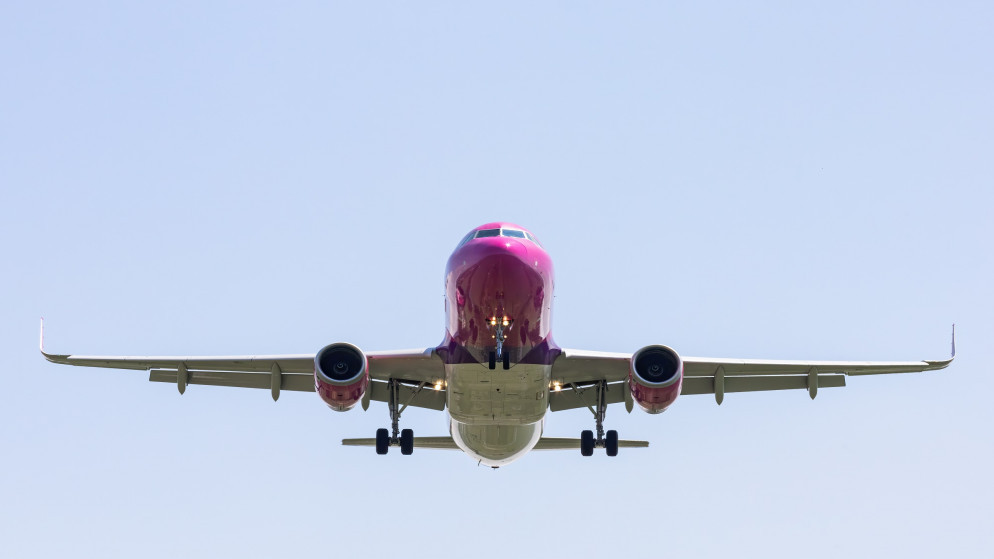 منظر عام لهبوط طائرة. (Shutterstock)