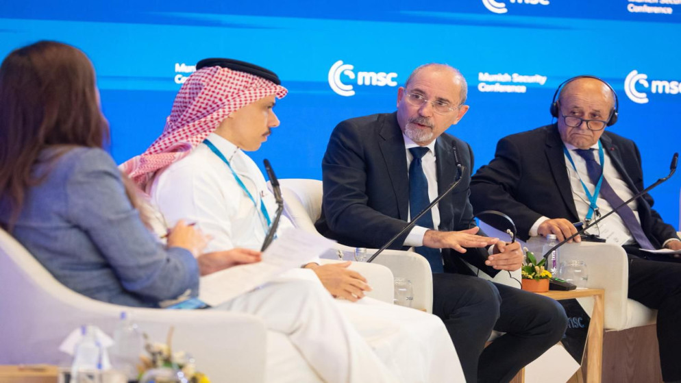 نائب رئيس الوزراء وزير الخارجية وشؤون المغتربين أيمن الصفدي خلال مشاركته في الجلسة الافتتاحية لاجتماع قادة ميونخ بعنوان "السعي نحو أرضية مشتركة: الشرق الأوسط في عالم متعدد الأقطاب". (وزارة الخارجية)