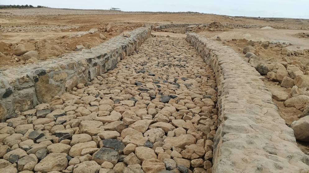 من أعمال تنفيذ المرحلة الأولى من مشروع تأهيل وادي أم الجمال الأثري - القناة الأثرية