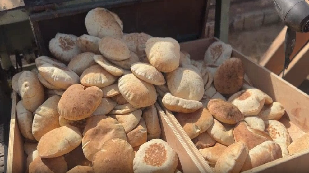 المخبز الأردني في وسط قطاع غزة يكثف من عمله. (المملكة)