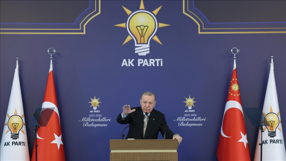 الرئيس التركي رجب طيب أردوغان خلال اجتماع كتلة حزبه النيابية في مركز مؤتمرات حزب "العدالة والتنمية" بالعاصمة أنقرة. (الأناضول)