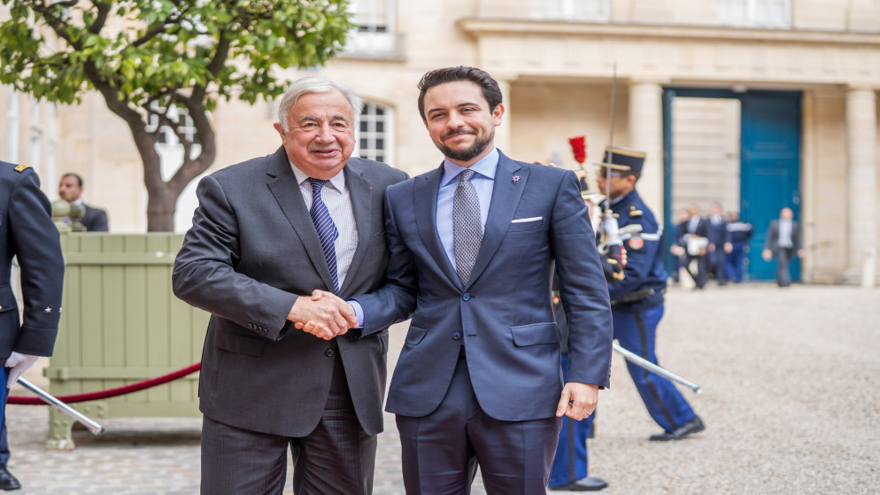 ولي العهد يلتقي مع رئيس مجلس الشيوخ الفرنسي جيرارد لارشيه، بمقر المجلس في باريس. (الديوان الملكي)