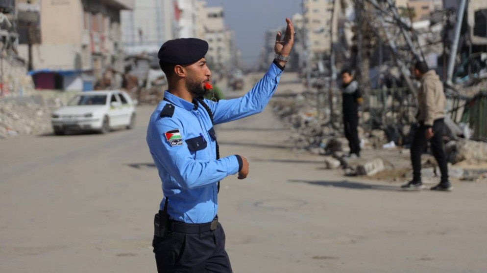 صورة أرشيفية لشرطي في قطاع غزة.
