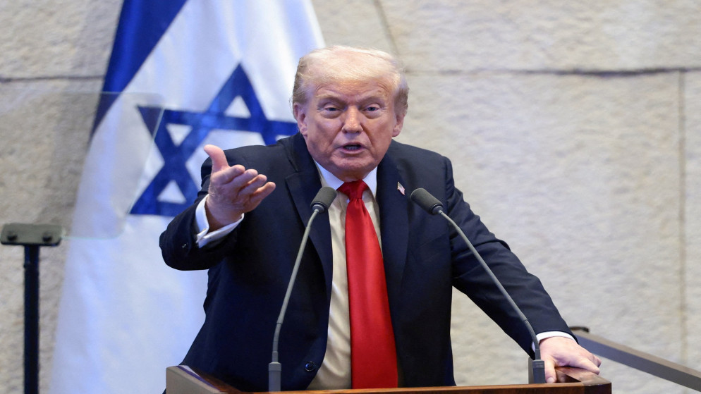 الرئيس الأميركي دونالد ترامب يلقي كلمة أمام الكنيست الإسرائيلي في القدس المحتلة. 13/10/2025. (رويترز)
